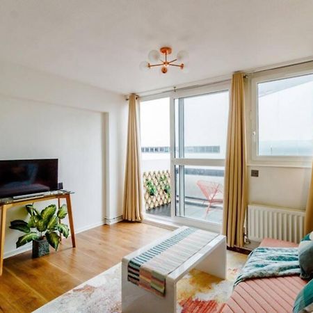 Super Spacious 2 Bedroom Apt 20Mn From Central. 런던 외부 사진