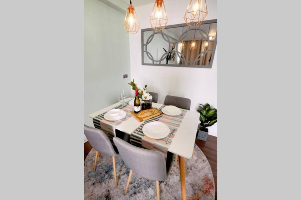 Super Spacious 2 Bedroom Apt 20Mn From Central. 런던 외부 사진