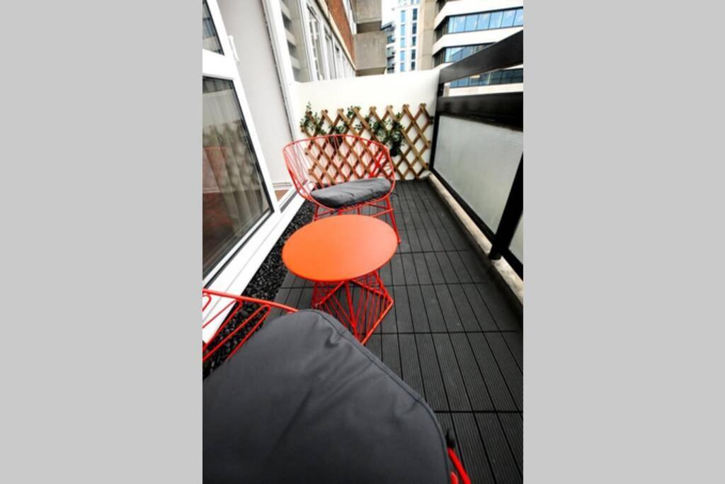 Super Spacious 2 Bedroom Apt 20Mn From Central. 런던 외부 사진