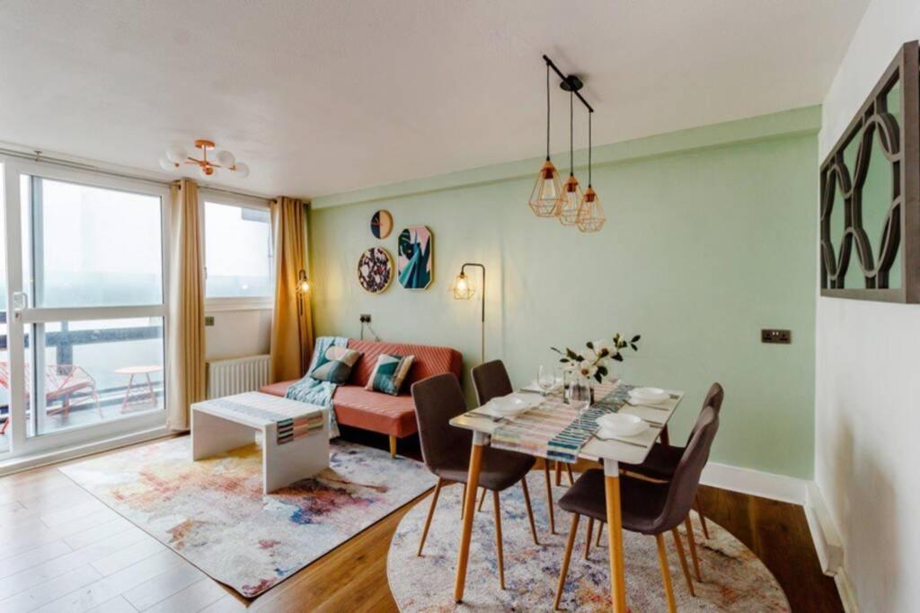 Super Spacious 2 Bedroom Apt 20Mn From Central. 런던 외부 사진